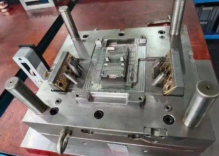 Acier polonais de moulage par injection de précision de miroir en plastique de moule de la précision NAK80